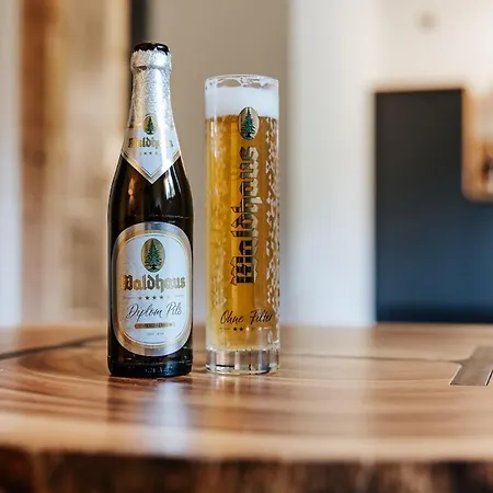 Frisch Sanierte Mit Zwei Schlafzimmern In Historischem Baudenkmal Apartment *