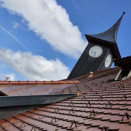 Apartment Frisch Sanierte Mit Zwei Schlafzimmern In Historischem Baudenkmal *