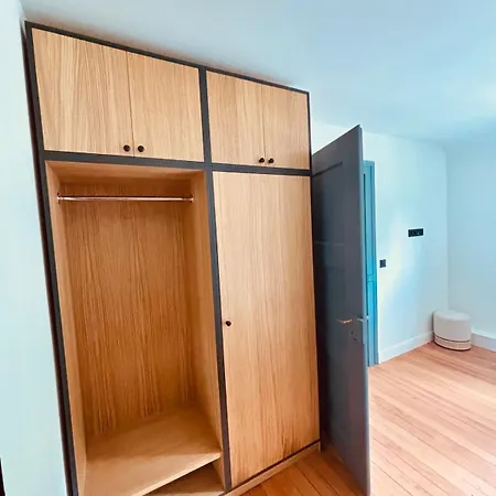 Apartment Frisch Sanierte Mit Zwei Schlafzimmern In Historischem Baudenkmal